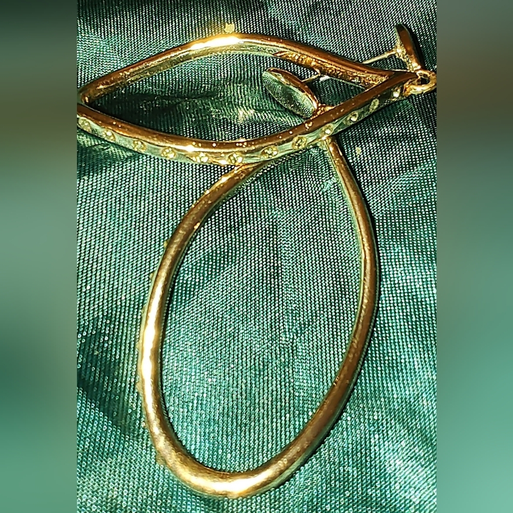 Oval Shape Large Dangle Drop Gold Tone Rhinestone Earrings With A "V"  Stamp